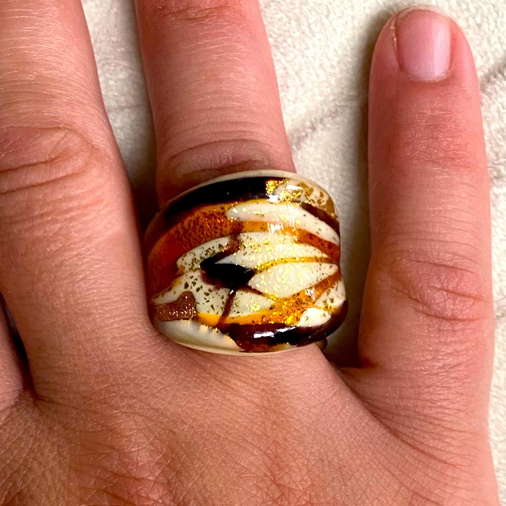 SALE 💕 MURANO glass ring from Italy. 🇮🇹 Beautiful caramel-like colors.